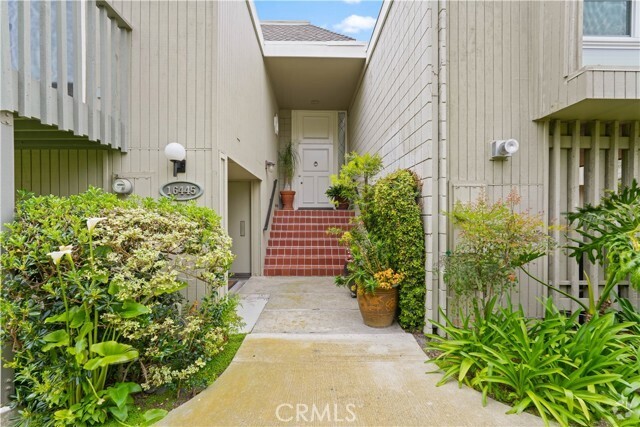 Building Photo - 16445 Wimbledon Ln Rental