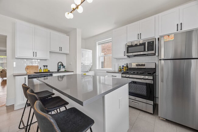 Building Photo - 721-725 Interdrive - Now Leasing for 2026/27 Rental