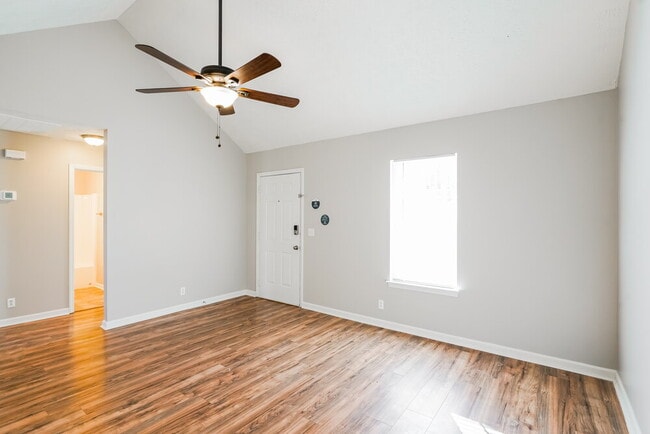 Photo - 114 Antler Dr