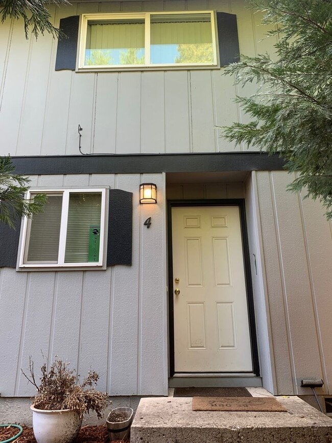 Photo - Gama08~1232 W 8th Ave. Unidad 4