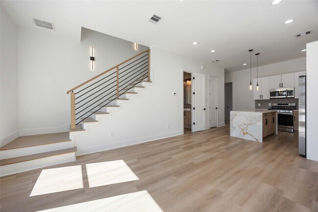 Photo - 7961 Henson St