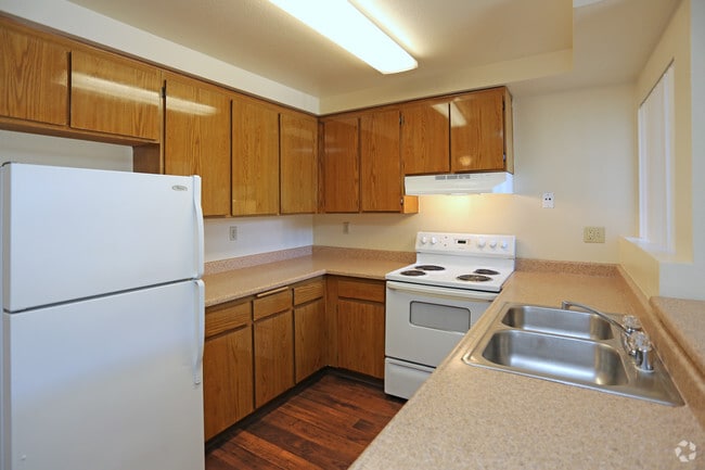 2HAB, 1BA - 852 ft² - Greenbrier Apartments