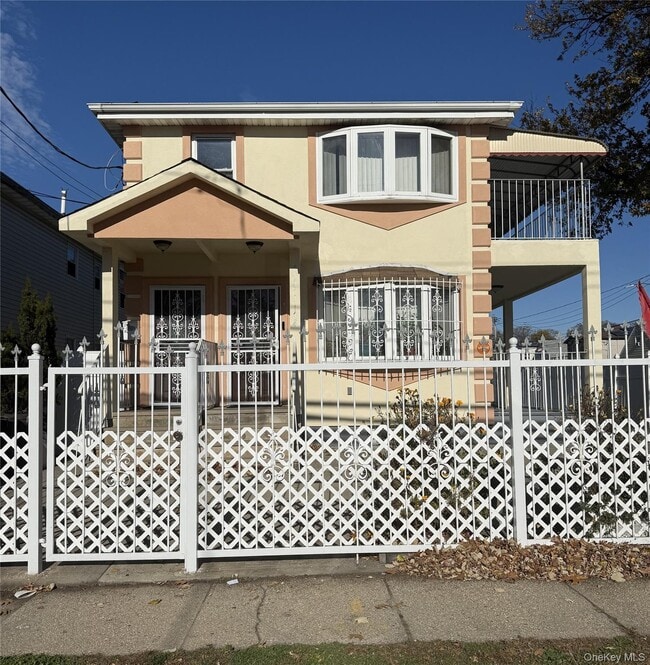 Building Photo - 158-17 134th Ave Unit 2nd Floor