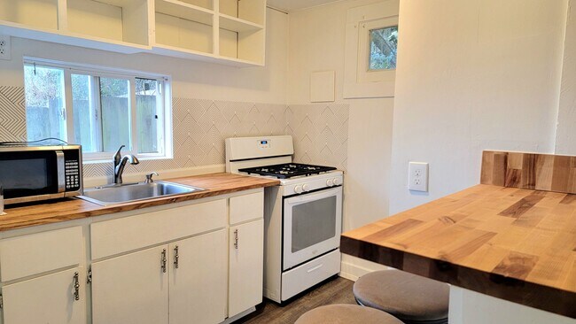 5503 S Corbett Ave Unit 5503 S Corbett Ave #A