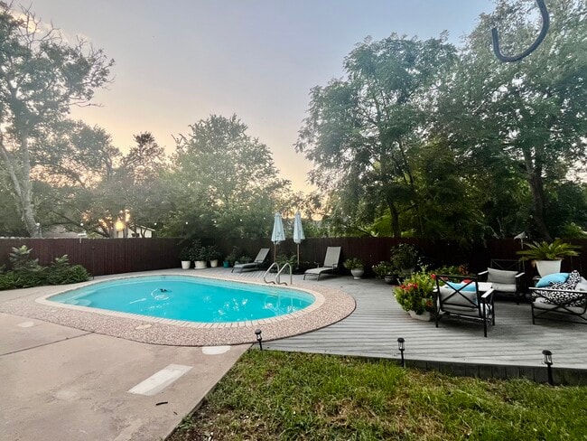 Building Photo - 4804 Greystone Dr Rental