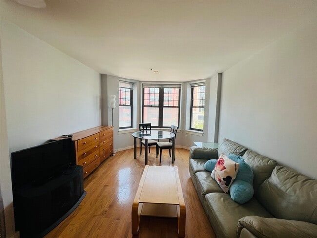 Building Photo - 542 Commonwealth Ave Unit 3A Rental