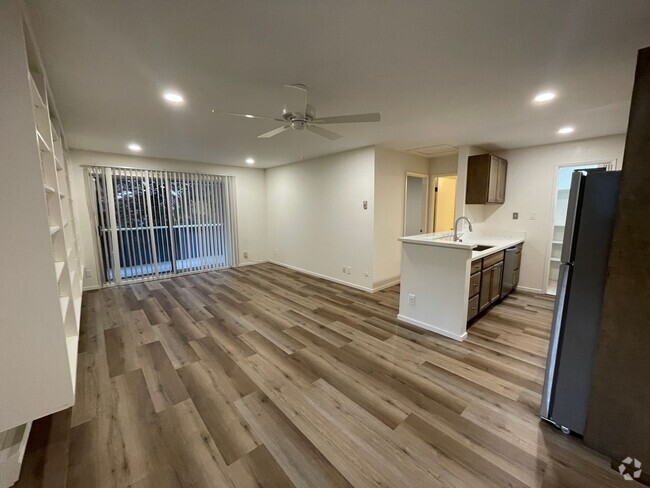 Building Photo - beautiful top-floor 1 bedroom and 1 bathro... Rental
