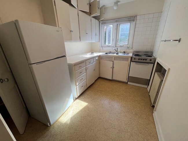 Building Photo - 1406 Drake St Unit #3