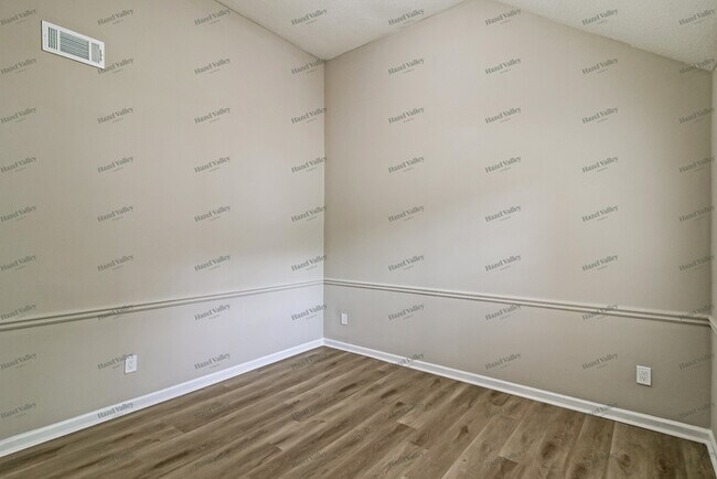 4381 Ward Bluff Ct