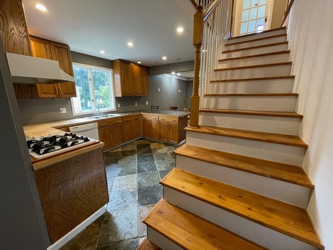 Photo - Nice Spacious 3 bd / 3 full bath and 2 hal...