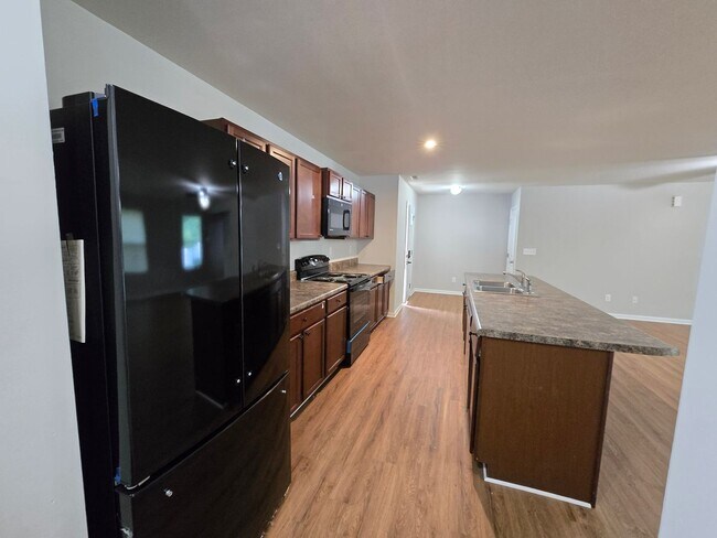 Photo - 1819 Hooper Court