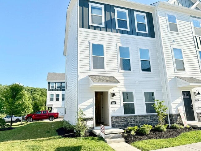 Building Photo - 531 Cooper St