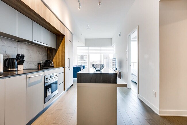 Photo - 1130 Rue Saint-Antoine O Unit FL24-ID1310913P