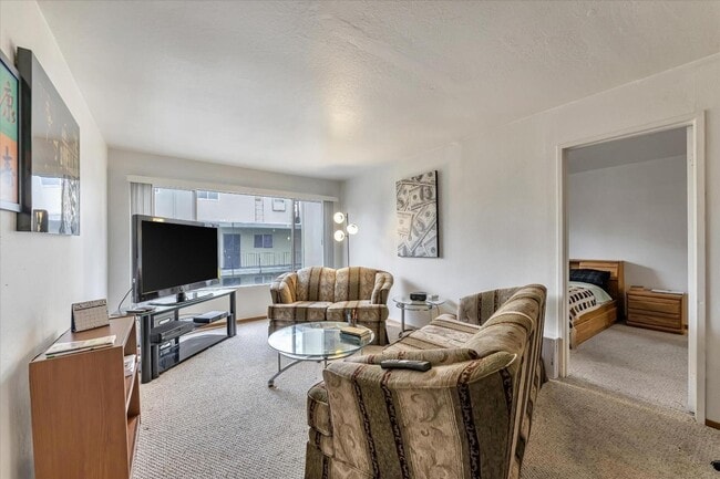 Building Photo - 455 Crescent St Unit . Rental