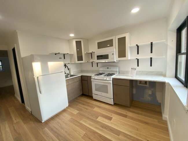 Building Photo - 211 9th St Rental