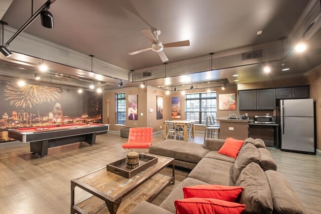 5-University Edge Cincinnati-Clubhouse-Social Room - University Edge - Cincinnati Student Living