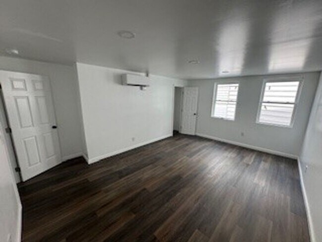 Photo - 140 E Market St Unit APT 1