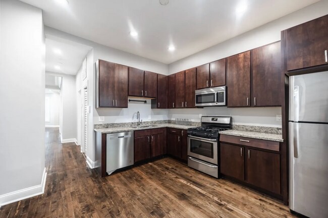 Building Photo - 4853 N Seeley Ave Unit 3B