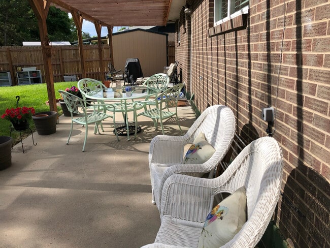 Building Photo - 4 S Gay Dr