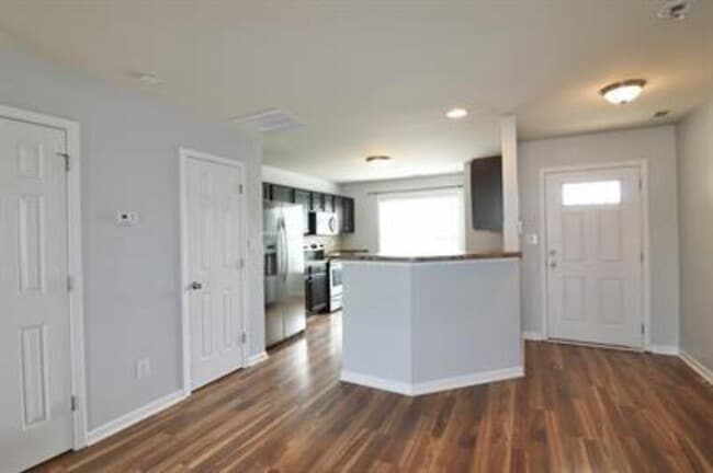 Photo - 198 Collinwood Dr