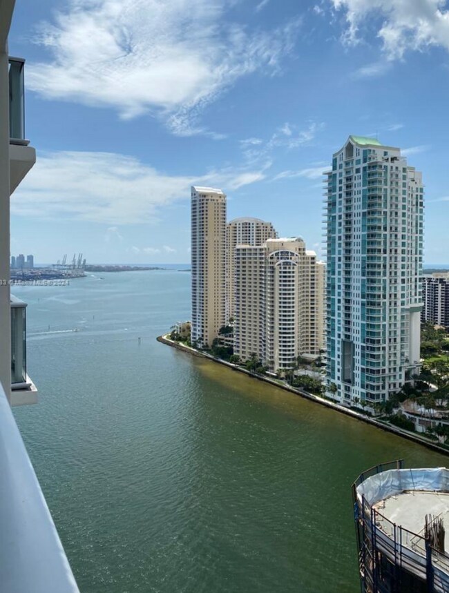 Photo - 2 bedroom + 2 bath corner unit || MET1