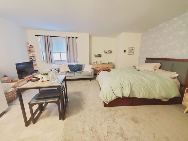 Photo - 960 Hope St Unit 2