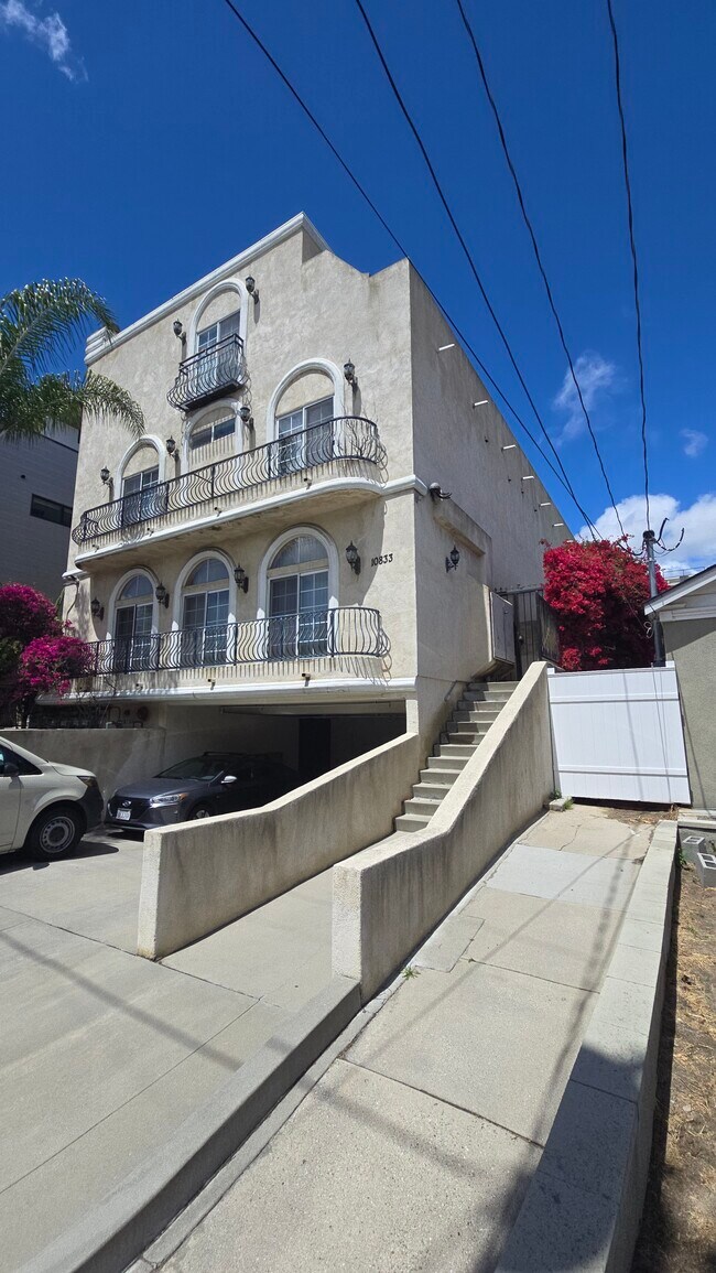 Photo - 10833 Kling St Unidad Noho Condo