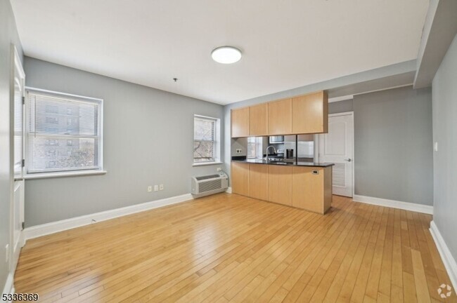 Building Photo - 70 S Munn Ave Unit 311 Rental
