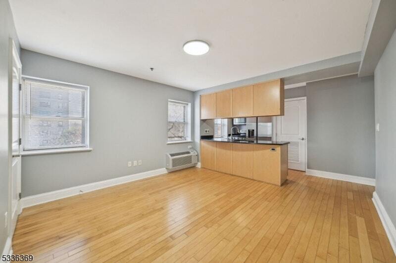 Photo - 70 S Munn Ave Unidad 311 Rental