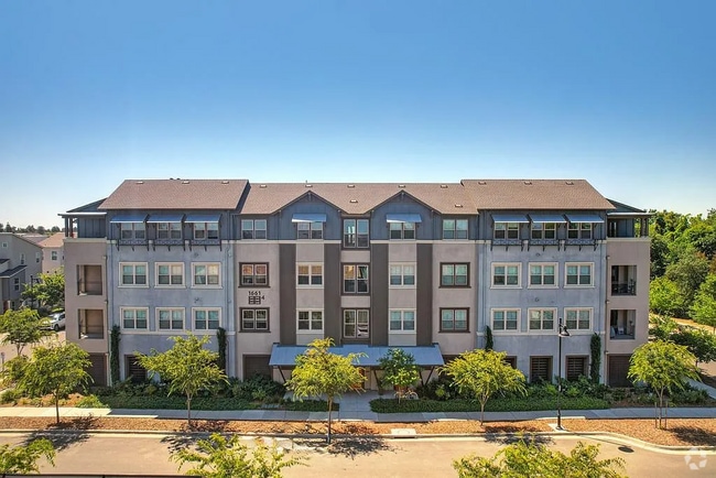 Building Photo - Premier 2/2 Condo in The Cannery- $500 OFF...