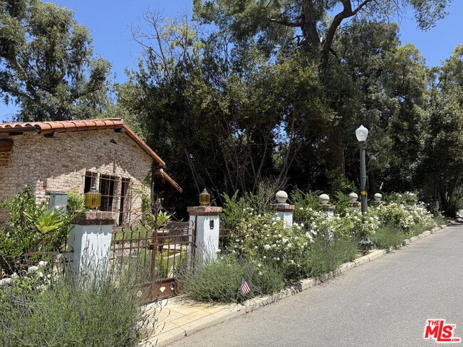 Photo - 3475 N Knoll Dr
