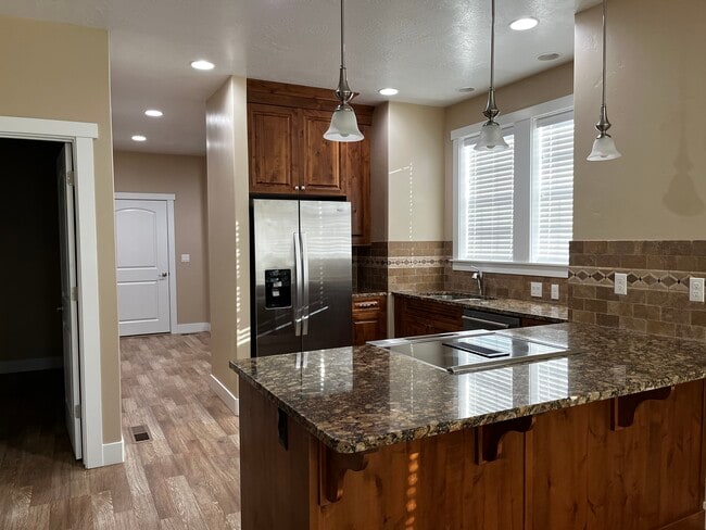 Photo - 4940 Willow Ln