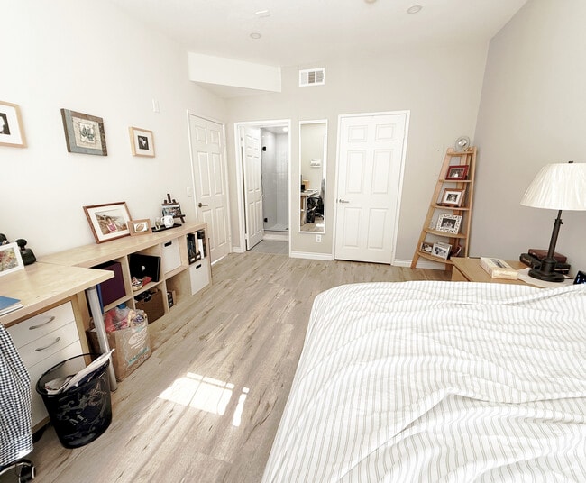 Photo - 5051 Rosewood Ave Unit 208