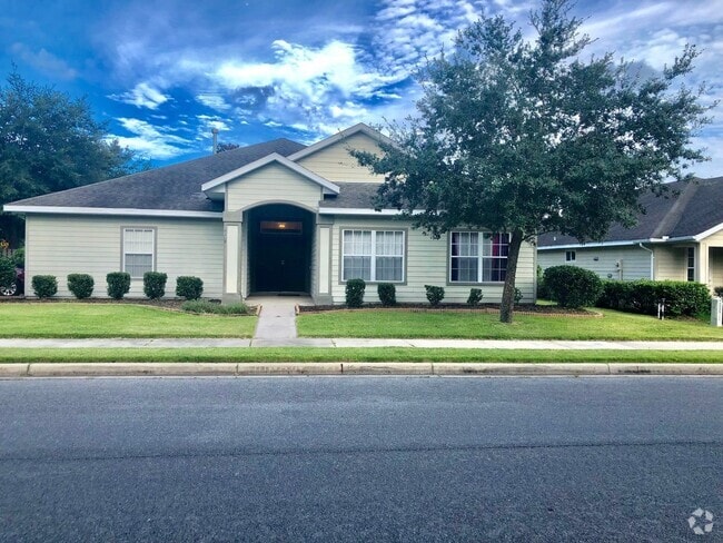 Building Photo - 4BR/2BA in Sorrento with large, fenced-in ... Rental