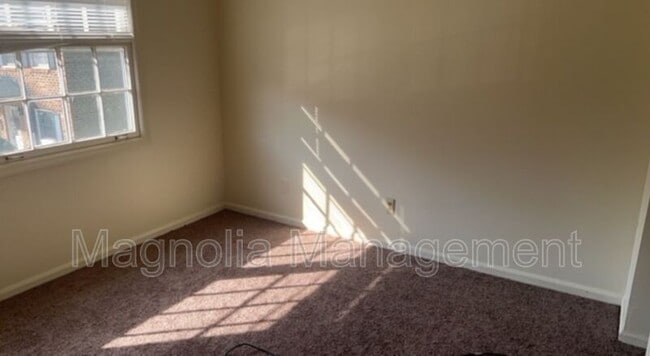 Photo - 1932 Oxford Rd Unit Apt H