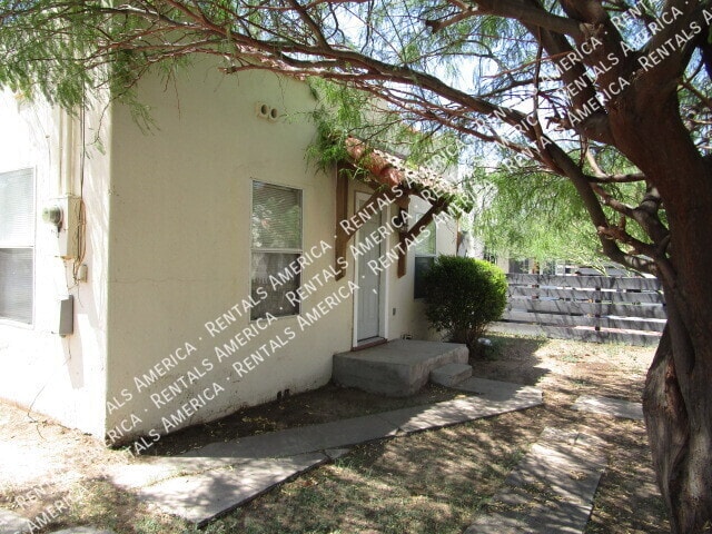 Building Photo - 713 N 9th St Rental
