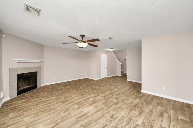 Building Photo - 3919 Vauxhall Dr S