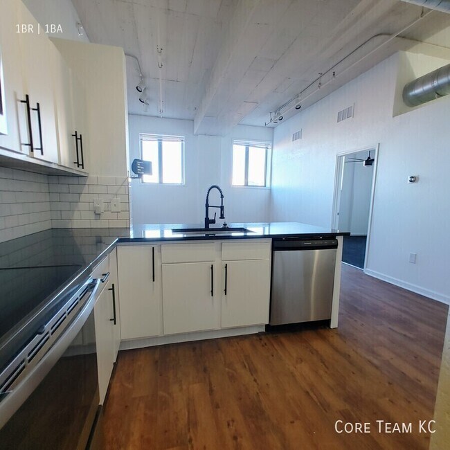 Photo - 320 W 7th St Unit 406