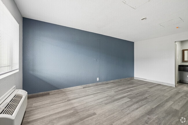 1BR, 1BA - 300SF -