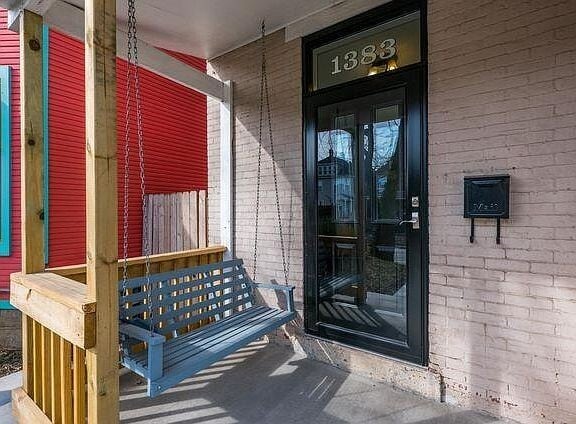 Photo - 1383 Summit St