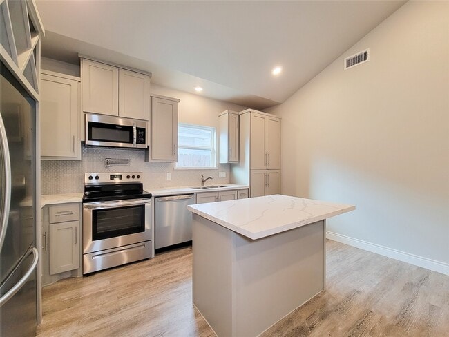 Photo - 216 W Live Oak St