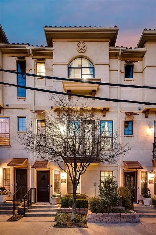 Photo - 1008 Pavillion St