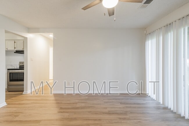 Photo - 2539 Stockbridge Dr