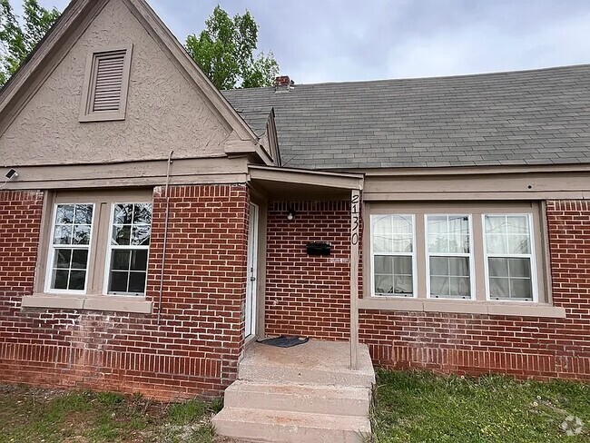Building Photo - 2130 N Stonewall Ave Rental