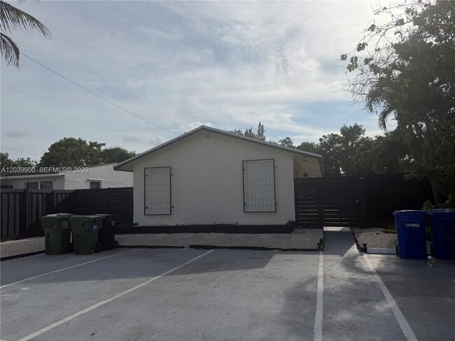 Building Photo - 1533 NW 2nd Ave Unit 1