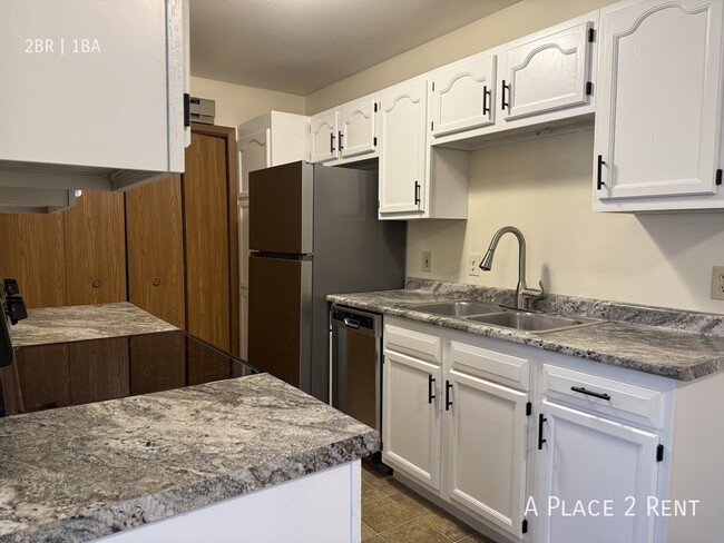 Newly Renovated 2-Bed Near Hospital | Bran... - Newly Renovated 2-Bed Near Hospital | Bran... Apartment Unit B