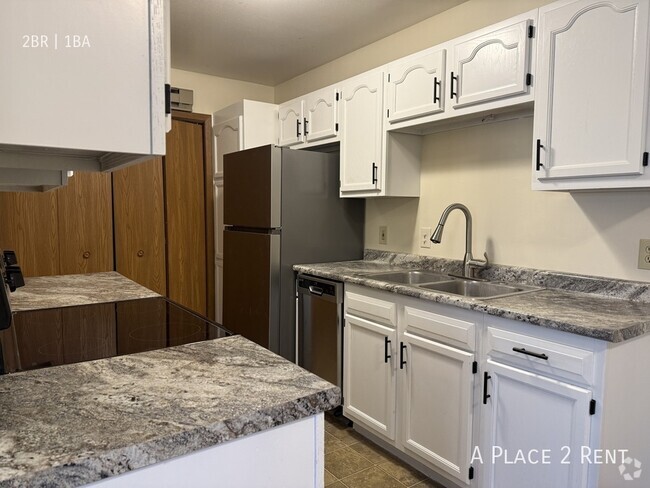 Building Photo - Newly Renovated 2-Bed Near Hospital | Bran... Unit B Rental