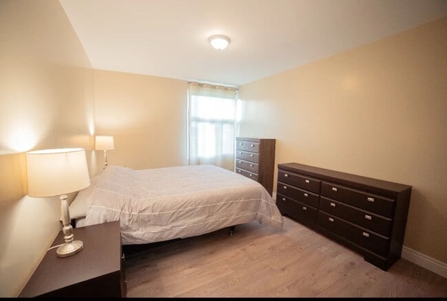 Riverside Court Apartments