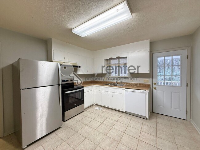 Photo - 550 Alexander Dr Unit B