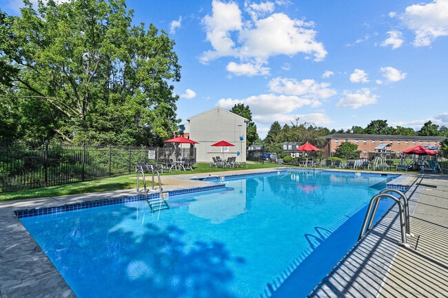 Building Photo - Windsor Court